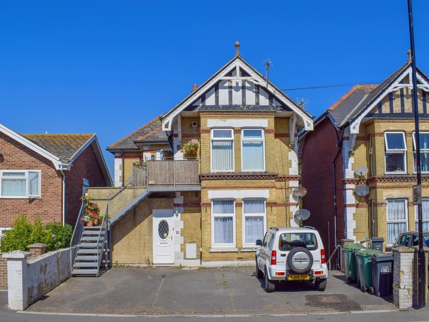 Lovely holiday apartment | Flat 1 Portman House, Shanklin