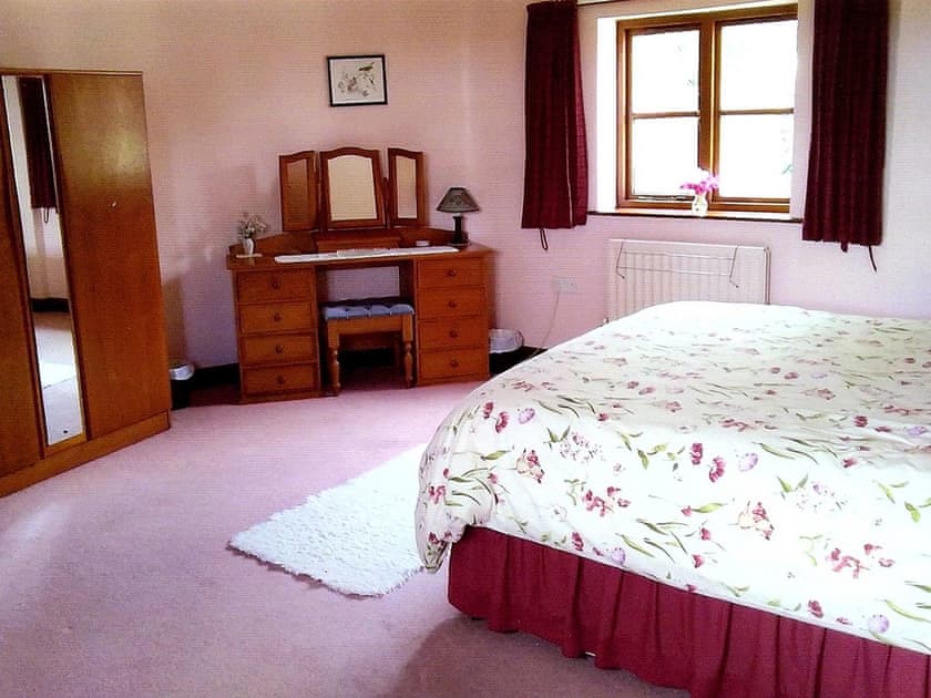 Attractive dressing area within double bedroom | Stildon Manor Cottage, Menith Wood