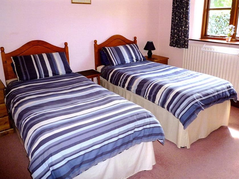 Good-sized twin bedroom | Stildon Manor Cottage, Menith Wood