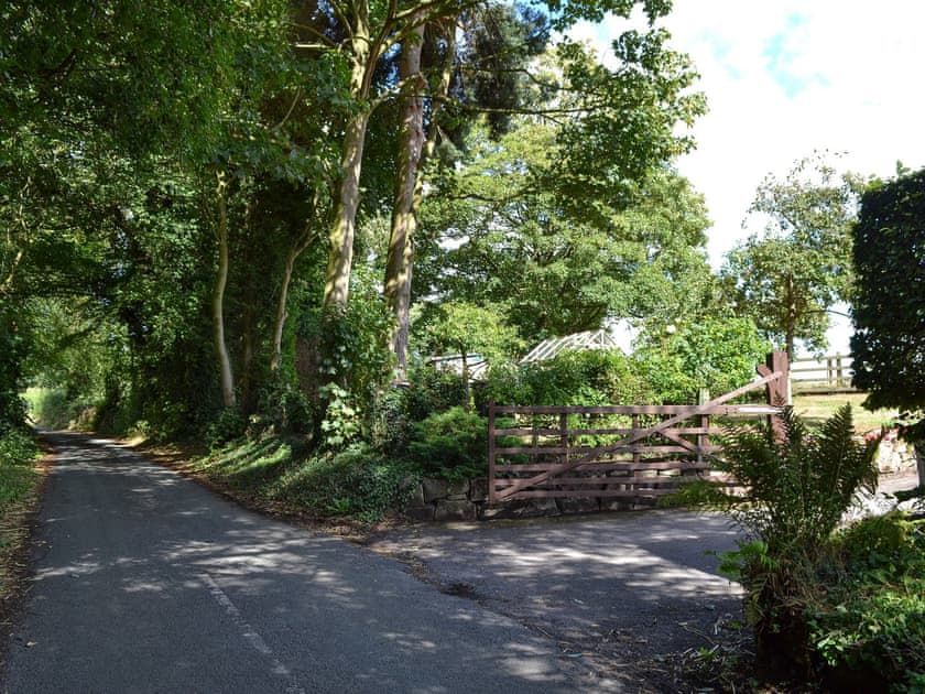 Leafy lane to the property | The Beehive, Betley, near Nantwich