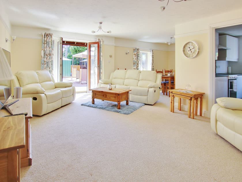 Welcoming living and dining room | Irenic Lodge - Irenic Lodges, Hamble