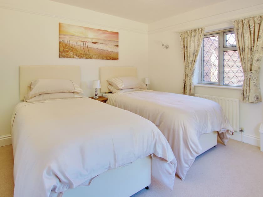 Peaceful second twin bedroom | Irenic Lodge - Irenic Lodges, Hamble