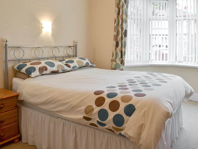 Relaxing double bedroom | Comyn, Bridlington