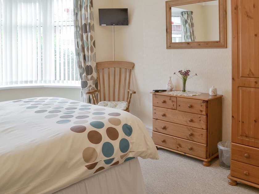 Peaceful double bedroom | Comyn, Bridlington