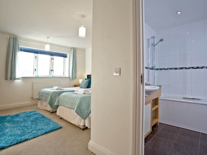 Bathroom | Poseidon Penthouse - Bredon Court, Newquay