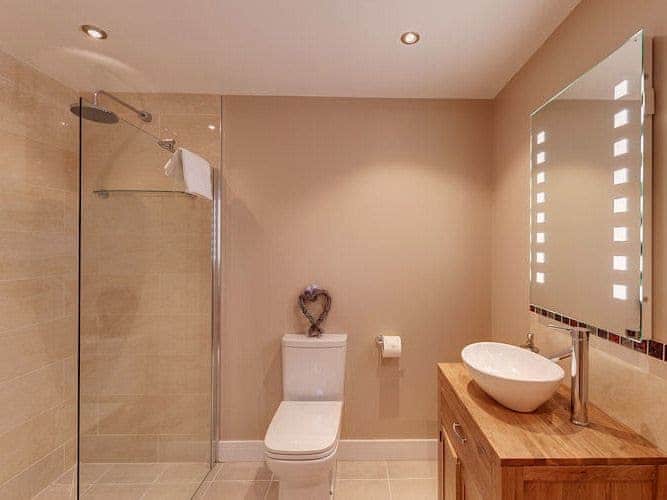 En-suite | Willow Lodge - South View Lodges, Exeter
