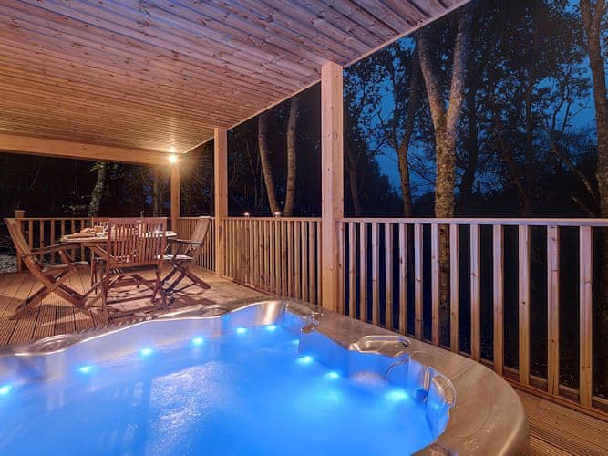 Hot tub | Willow Lodge - South View Lodges, Exeter