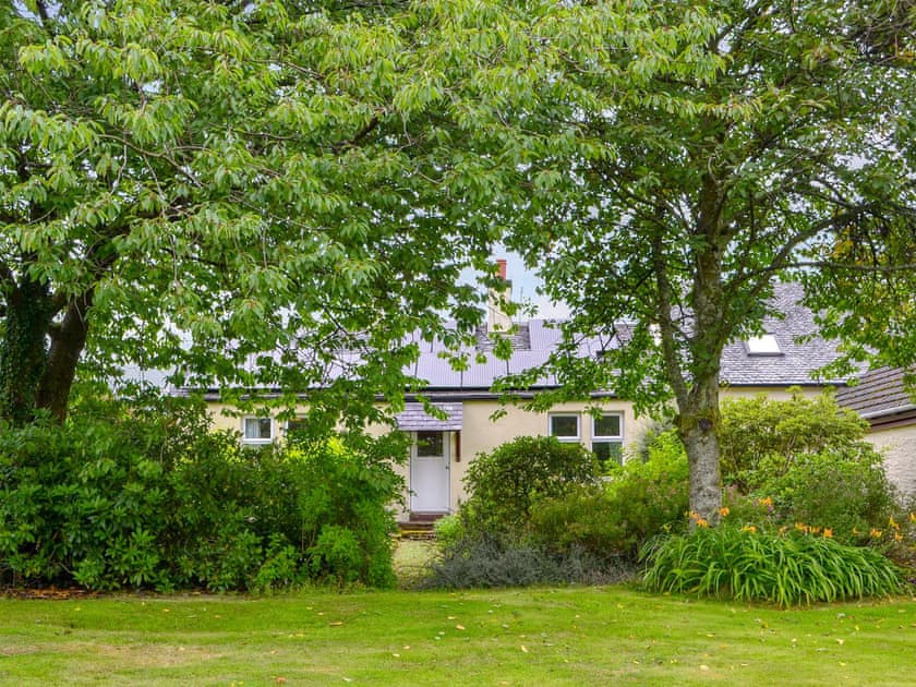 Charming holiday home | Blairhosh Cottage, Balloch, Loch Lomond