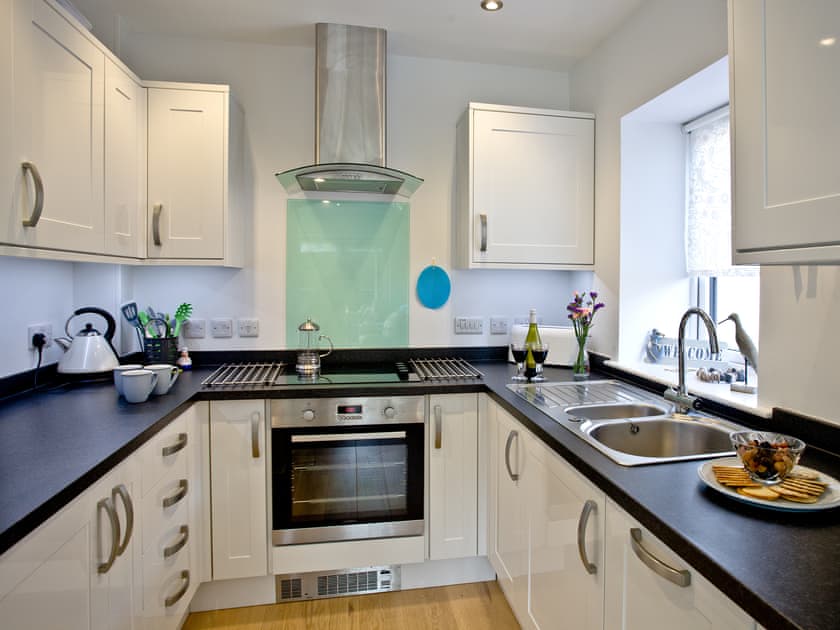 Kitchen | Lapwing 2 - The Cove, Brixham