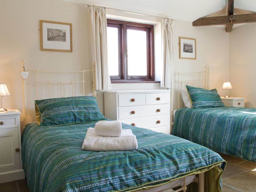 Light and airy twin bedroom | The Old Forge, West Lutton near Malton