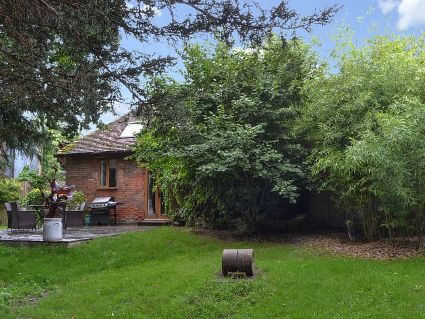 Garden area | Meadow Barn - Brook and Meadow Barns, Shobley, Ringwood