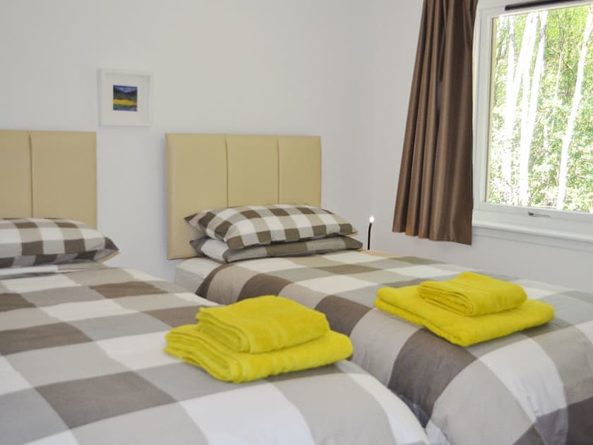 Cosy twin bedroom | Larch Cottage, Ballachulish, near Fort William