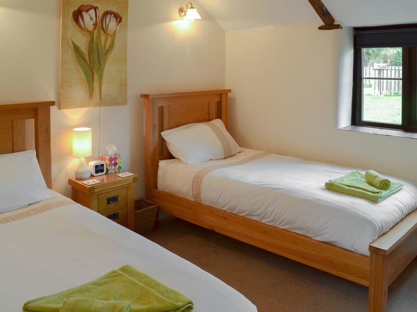 Comfy twin bedroom | Garden Cottage, Halwell, near Totnes