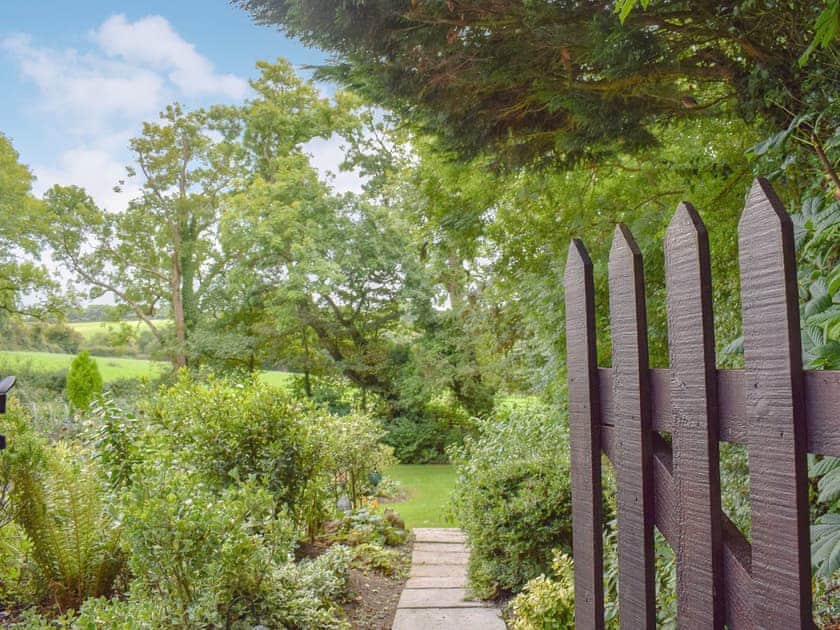 Delightful garden | Bwthyn, New Quay