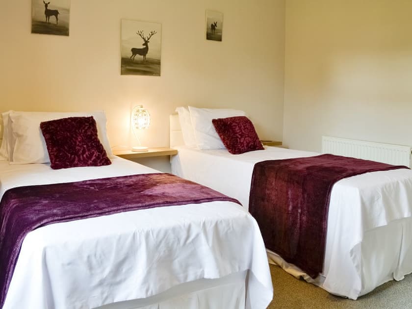 Relaxing twin bedroom | Brae Cottage, Mabie, near Dumfries