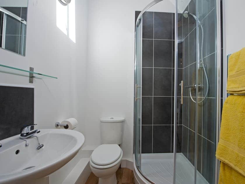 En-suite | East Barns - Fernhill Farms, Ryde
