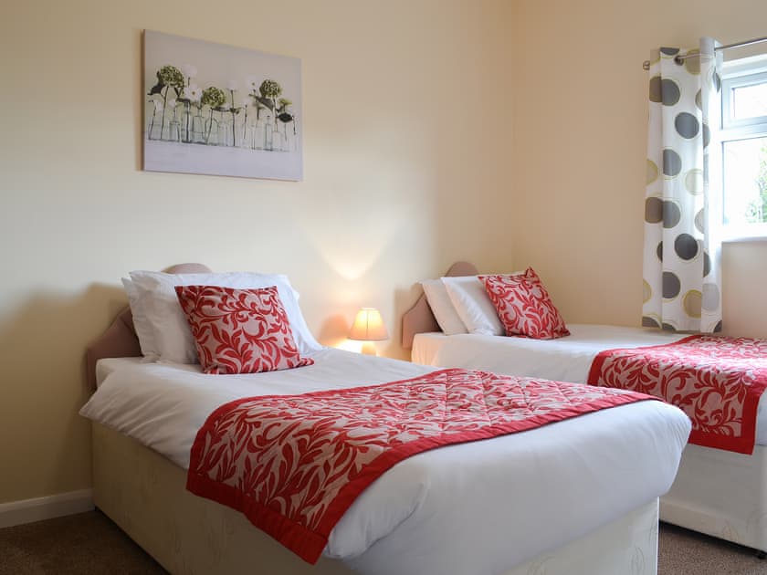 Welcoming twin bedded room | The Racecourse Lodge, Hexham