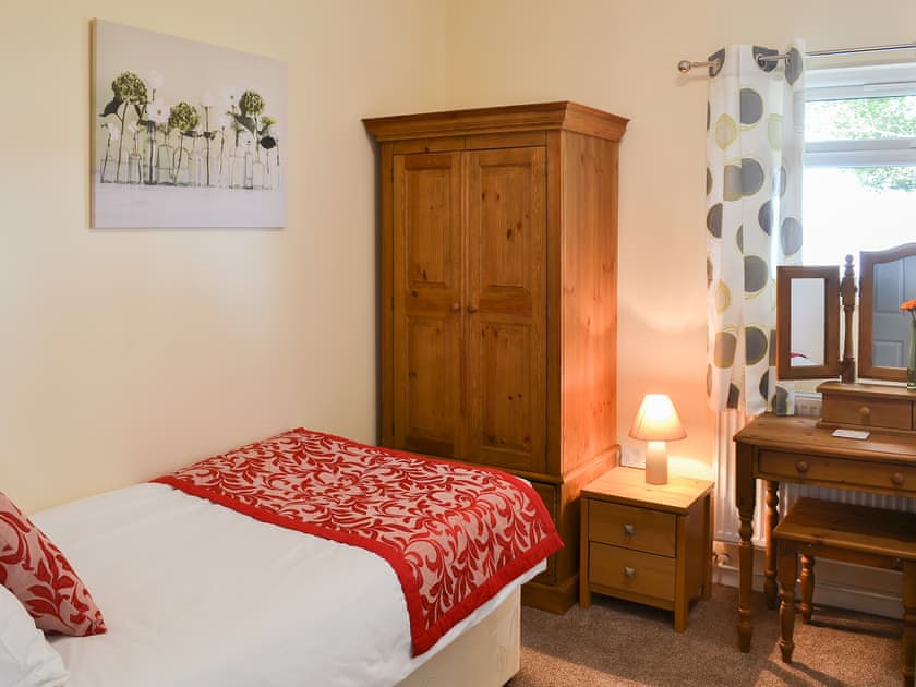 Lovely twin bedroom | The Racecourse Lodge, Hexham