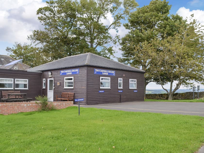 Charming single storey cabin style holiday cottage | The Racecourse Lodge, Hexham