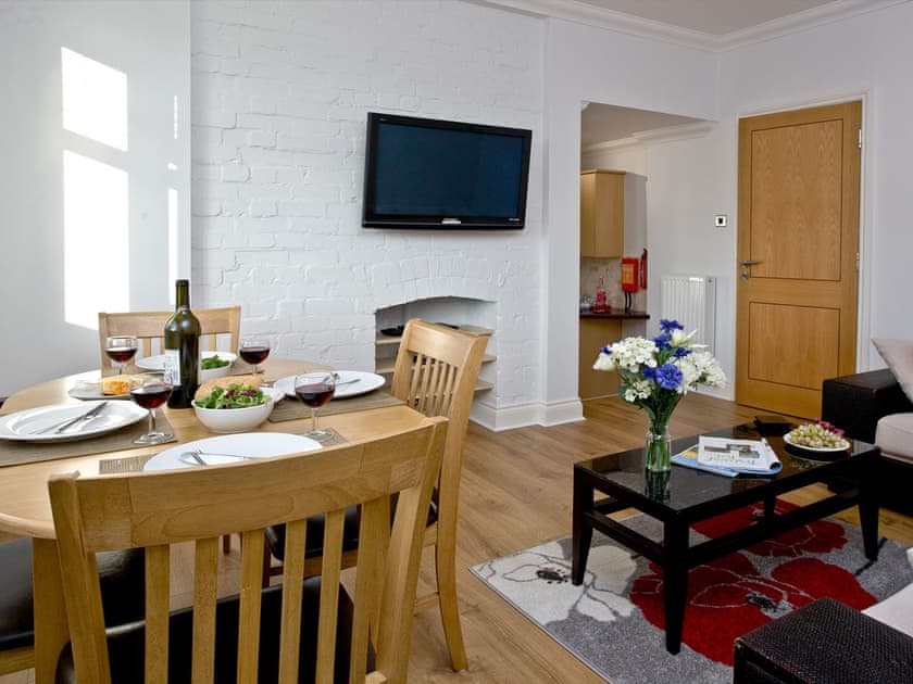 Living room/dining room | 7 Goodrington Lodge - Goodrington Lodge, Paignton
