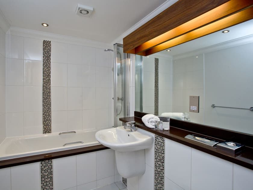 Bathroom | 7 Goodrington Lodge - Goodrington Lodge, Paignton