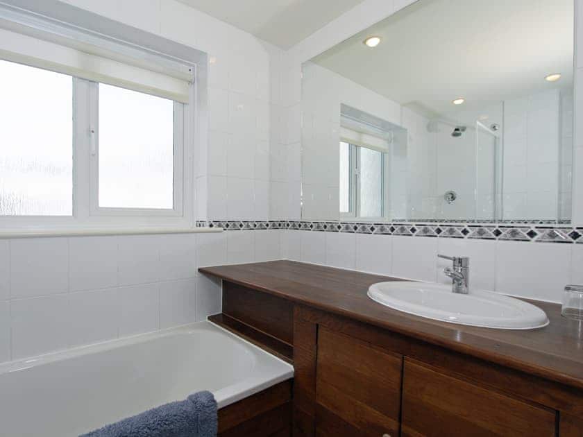 Bathroom with shower over the bath | 9 Glendorgal - Glendorgal, Newquay