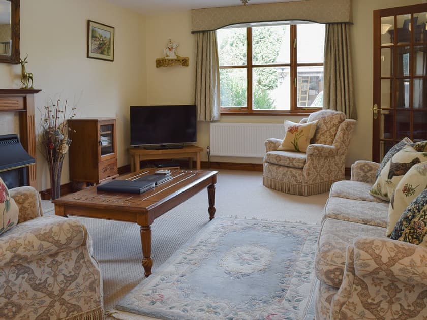 Comfortable living area | Russet Cottage, Moreton-in-Marsh