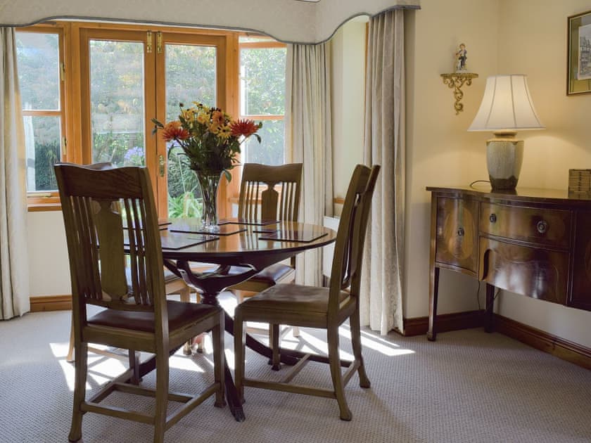 Charming dining area | Russet Cottage, Moreton-in-Marsh