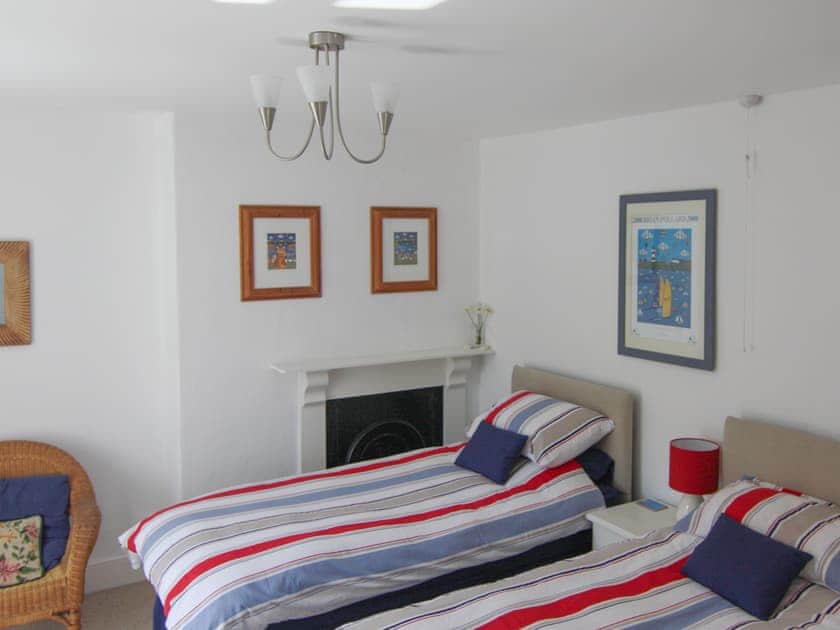 Cosy twin bedroom | Seaview, Gorran Haven