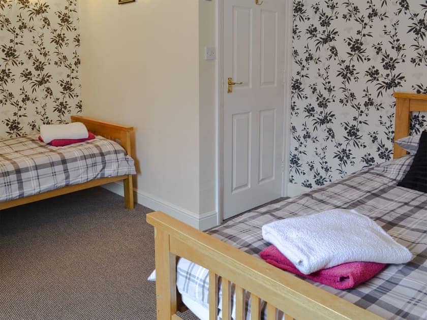 Twin bedroom | Admiral’s Cottage, Bridlington