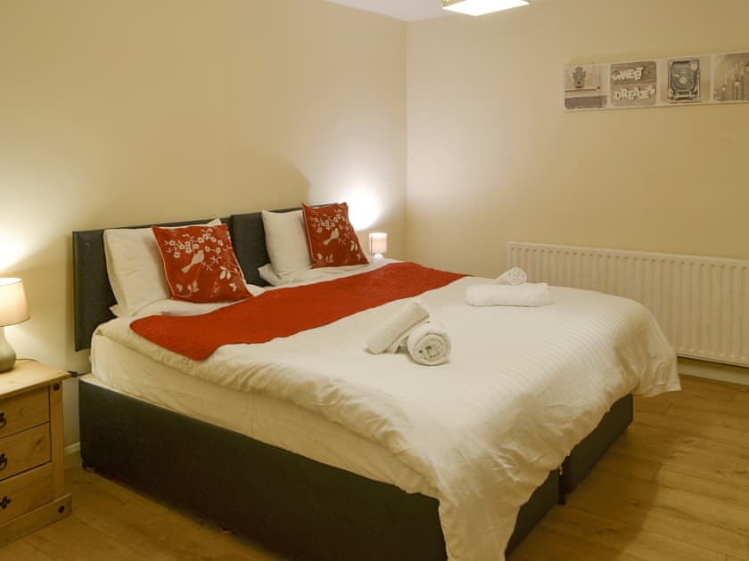 Relaxing en-suite double bedroom | Rose Cottage - Railway Cottages, Acklington, near Amble