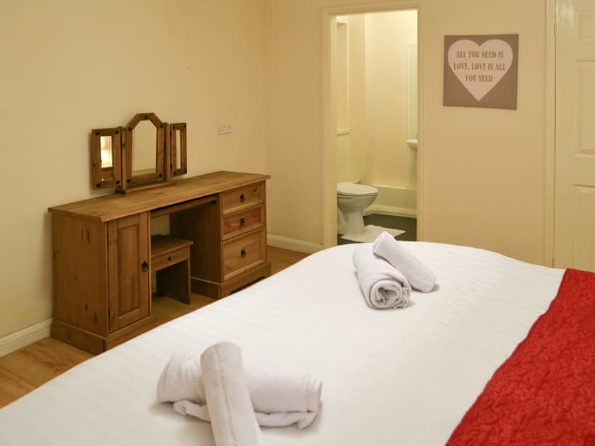 Peaceful en-suite double bedroom | Rose Cottage - Railway Cottages, Acklington, near Amble