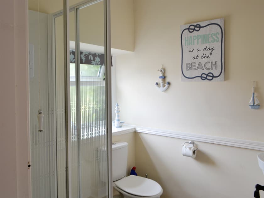 En-suite shower room | Stable Cottage - Railway Cottages, Acklington, near Amble