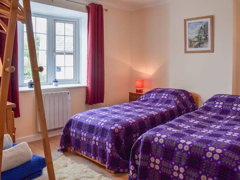 Lovely twin bedroom | Glasfor, Llansantffraed, near Aberaeron