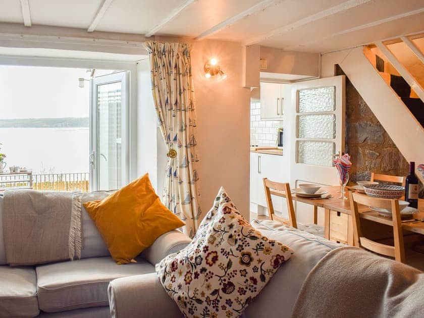 Light and airy living area | Seadrift, New Quay