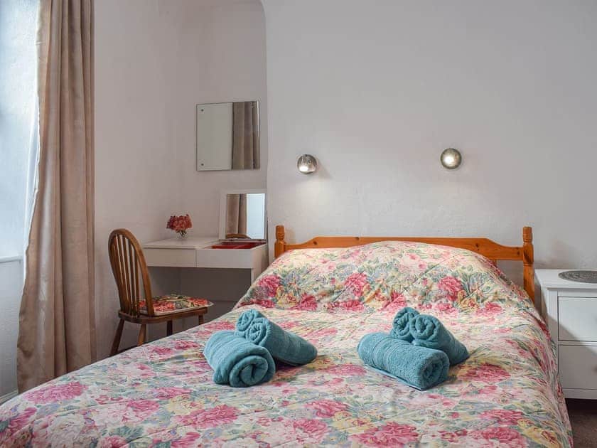 Welcoming double bedroom | Seadrift, New Quay
