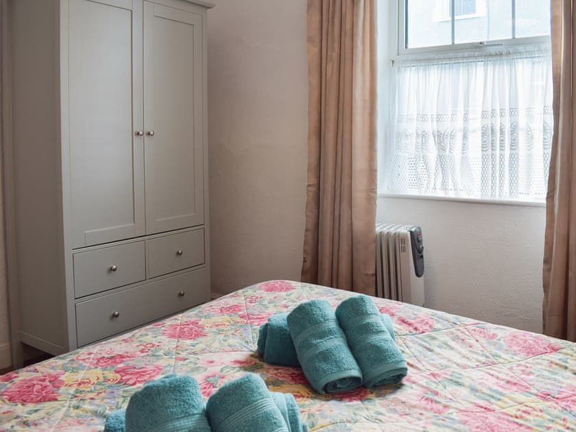 Comfortable and relaxing double bedroom | Seadrift, New Quay