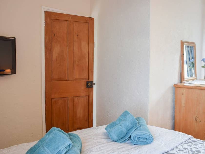 Inviting double bedded room | Seadrift, New Quay