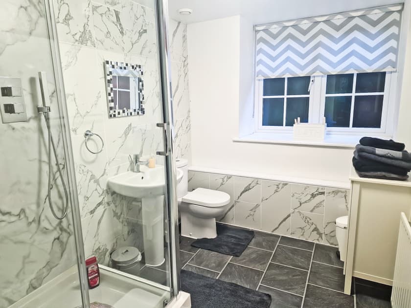 Shower room | Snowdon - The Woollen Mill, Penygroes, near Caernarfon