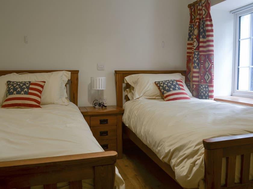 Cosy twin bedroom | Tryfan - The Woollen Mill, Penygroes, near Caernarfon