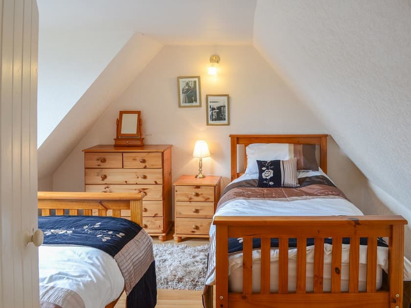Comfortable twin bedroom | Seashell Cottage, Fishertown, Nairn