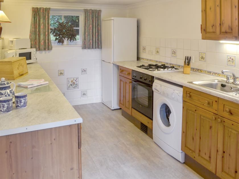 Kitchen | Granny’s Cottage - Lanwithan Cottages, Lostwithiel