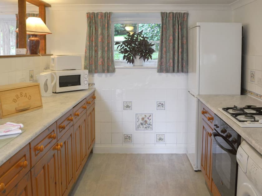 Kitchen | Granny’s Cottage - Lanwithan Cottages, Lostwithiel