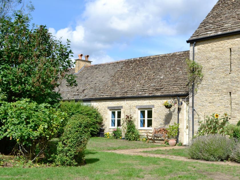 Delightful stone-built holiday home | La Caleche - Manor Farm Barns, Tarlton, Cirencester