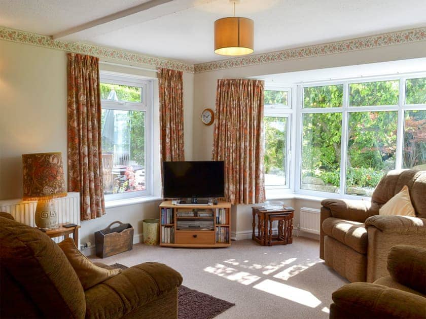 Spacious living and dining room | Abbotts Ball Farm Cottage, Potterne, near Devizes