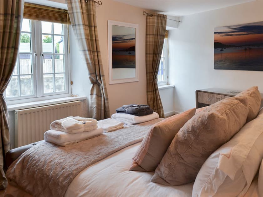 Comfortable bedroom with kingsize bed | Anchor Cottage, Instow, near Bideford