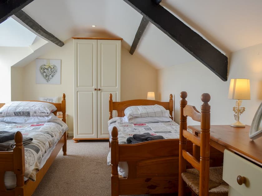 Cosy twin bedroom | Penteryfn, near Holyhead, Isle of Anglesey