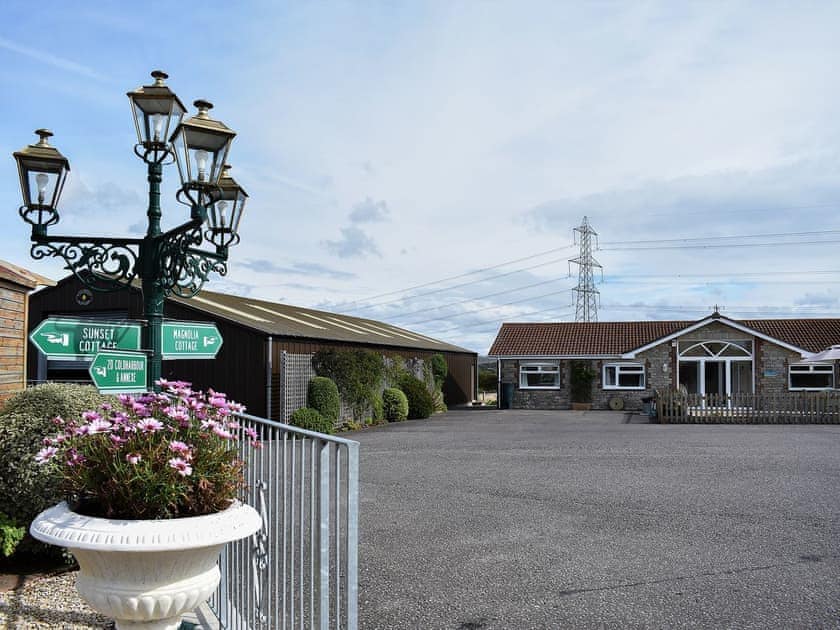 Charming bungalow close to the sea | Magnolia - St Anne’s Cottages, Chickerell, near Weymouth