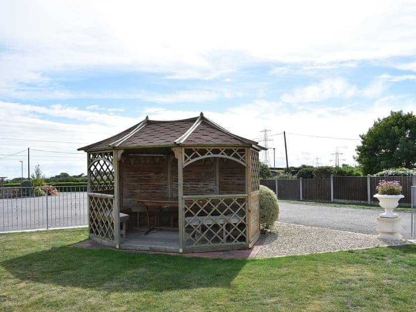 Shared summerhouse | Sunset Cottage, Magnolia - St Anne’s Cottages, Chickerell, near Weymouth