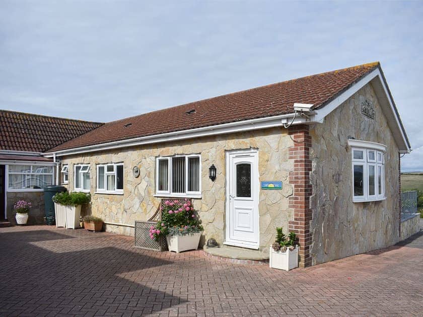 Delightful cottage near to the sea | Sunset Cottage - St Anne’s Cottages, Chickerell, near Weymouth